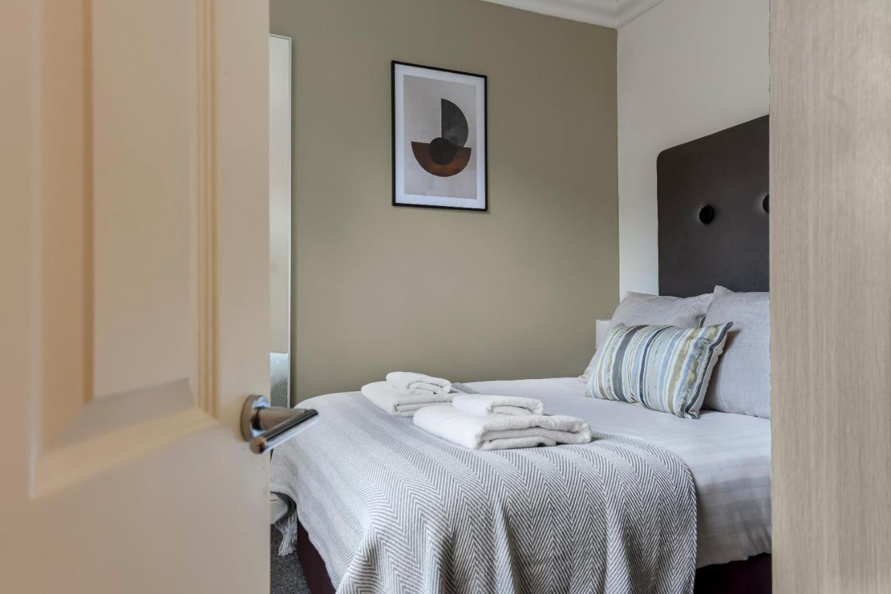 The West Kensington Apartments London Room photo