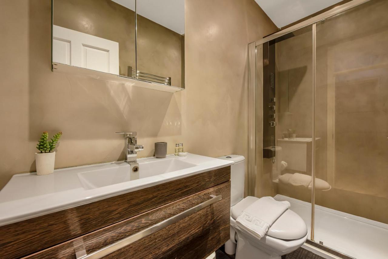 The West Kensington Apartments London Room photo