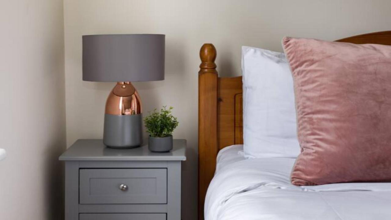The West Kensington Apartments London Room photo