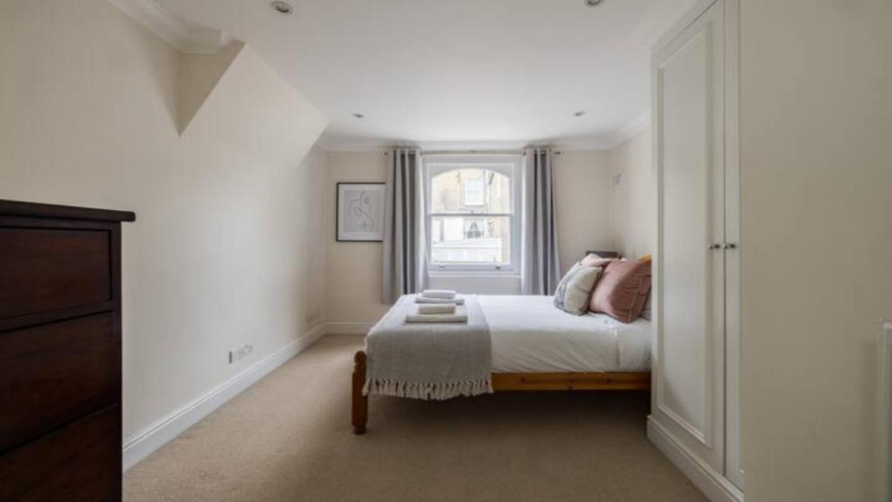 The West Kensington Apartments London Room photo