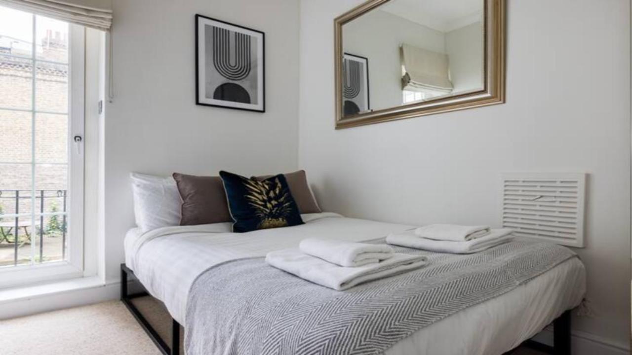 The West Kensington Apartments London Room photo