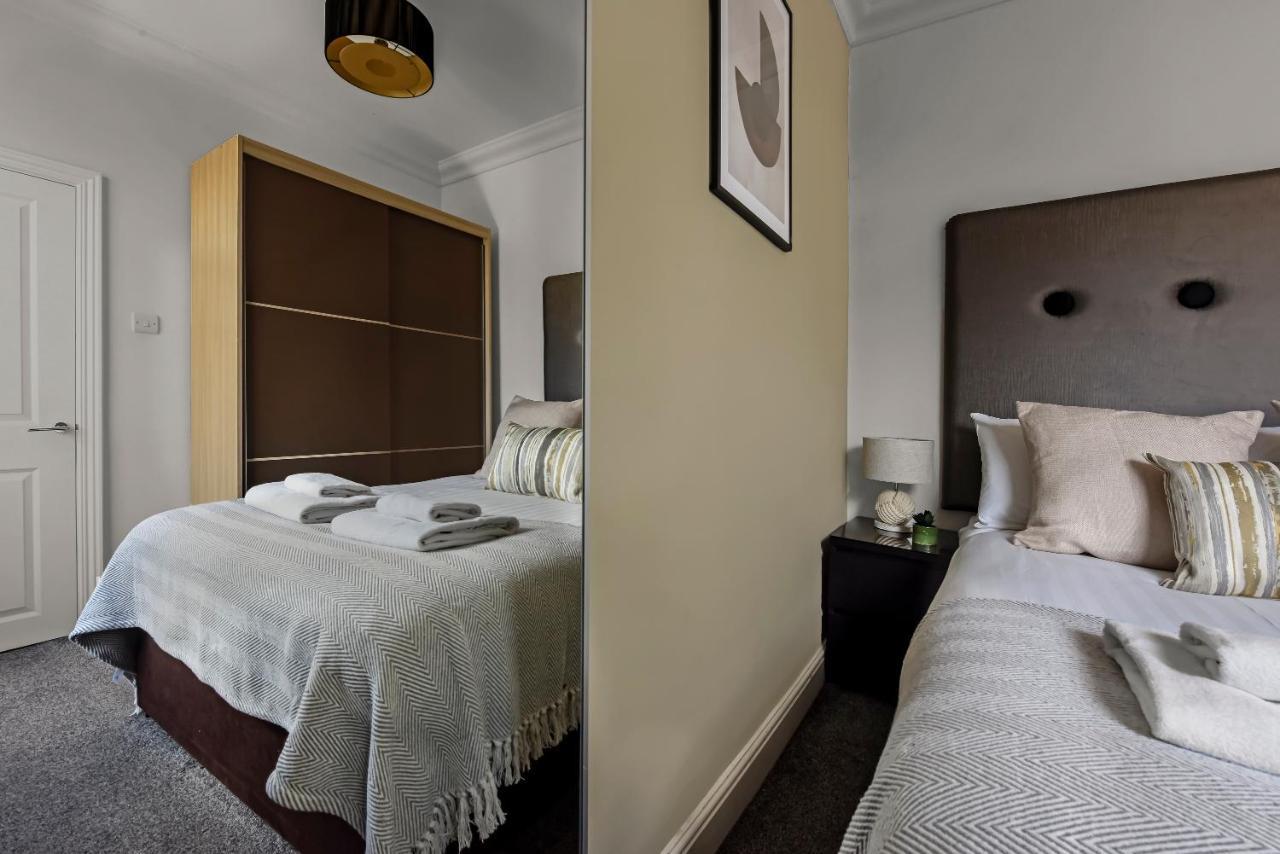 The West Kensington Apartments London Room photo