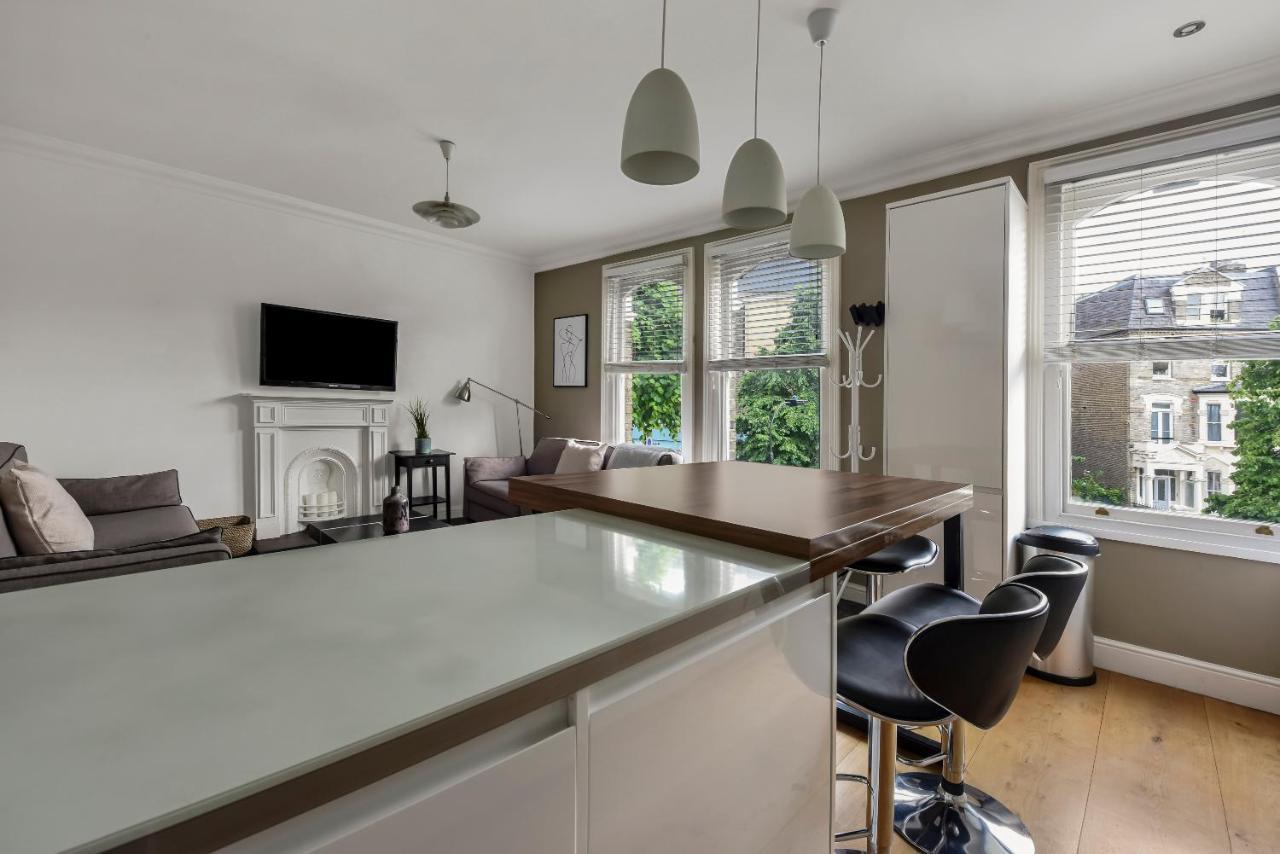 The West Kensington Apartments London Room photo