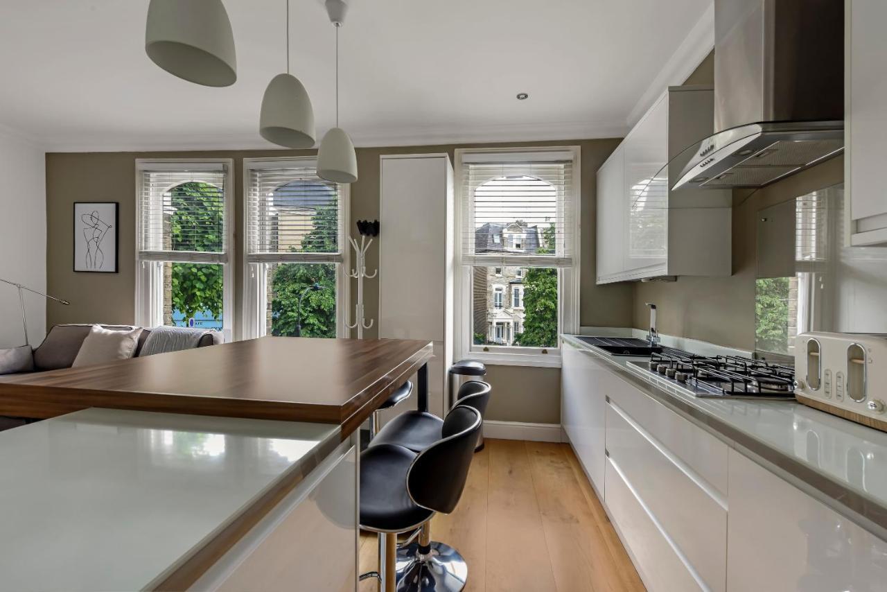 The West Kensington Apartments London Room photo